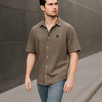 Nuova camicia alla moda per uomo