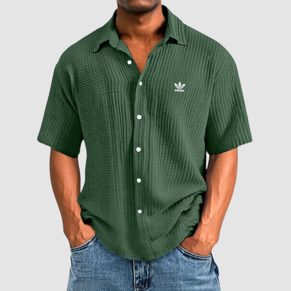 Nuova camicia alla moda per uomo