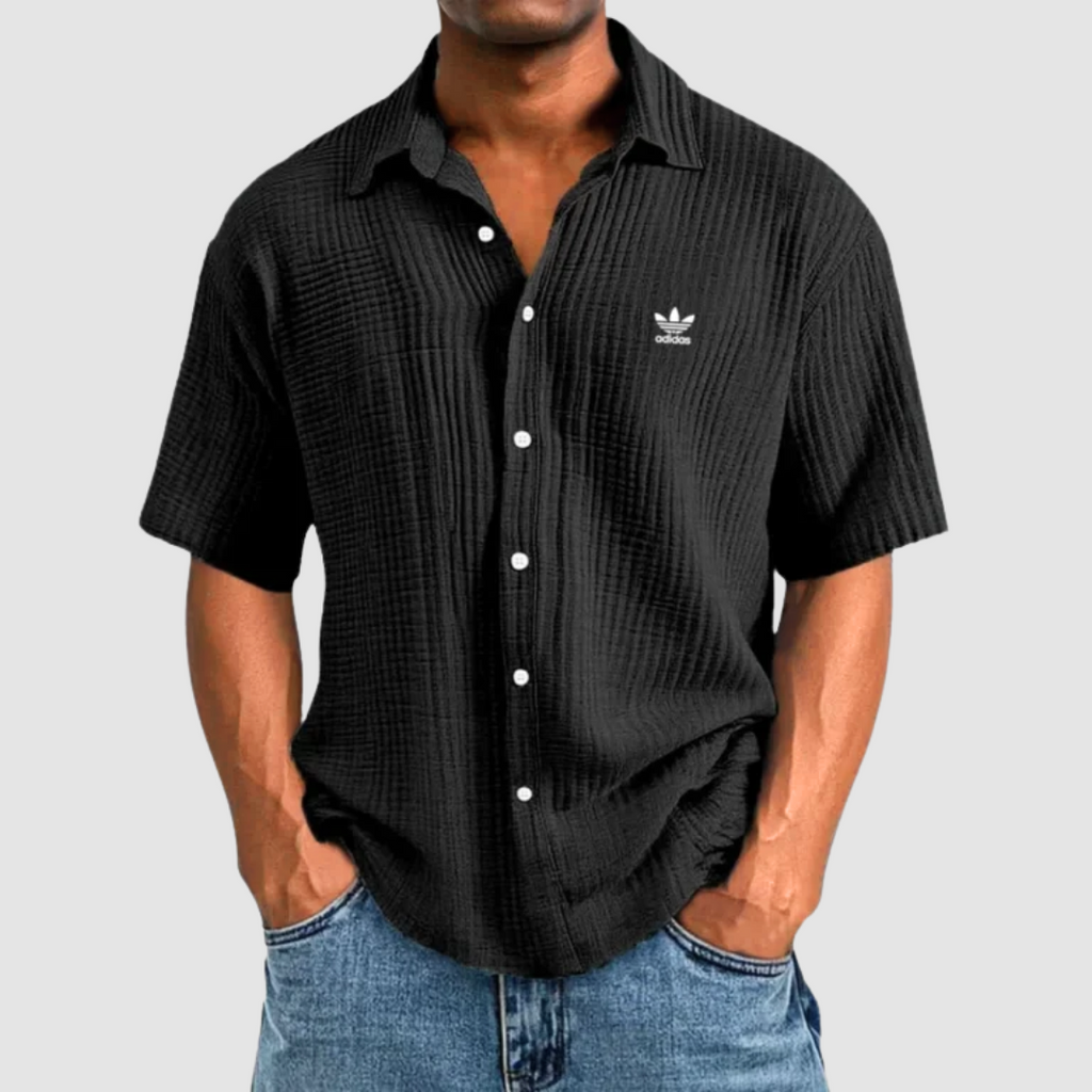 Nuova camicia alla moda per uomo