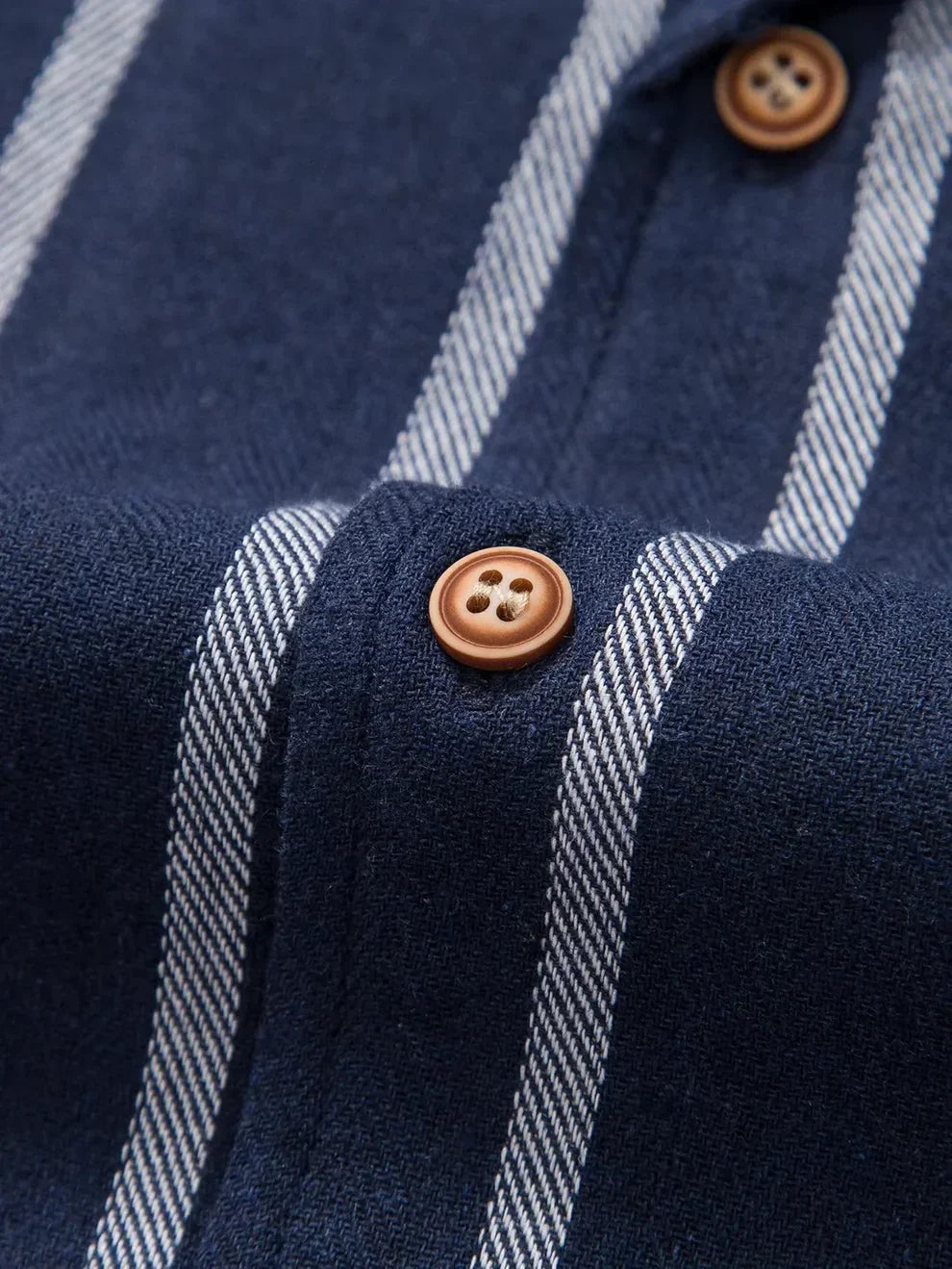 Completo da uomo con camicia e pantaloncini cubani a righe